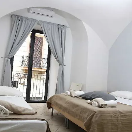 فندق مبيت وإفطار Maison Du La Rua (adults Only) 3*